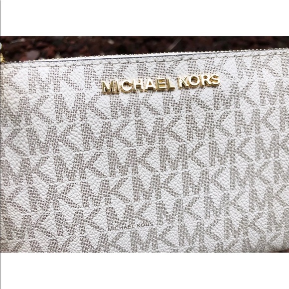 🌸Michael Kors Wristlet🌸 NWT - Picture 6 of 8